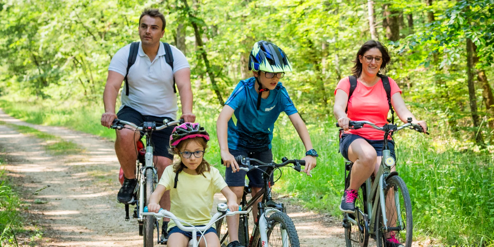 Vélos en famille en forêt de Chinon